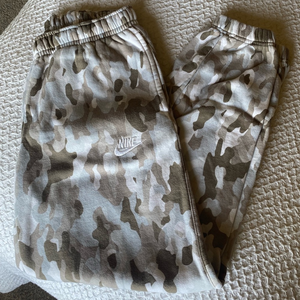 Nike Men’s Club Camouflage Jogger